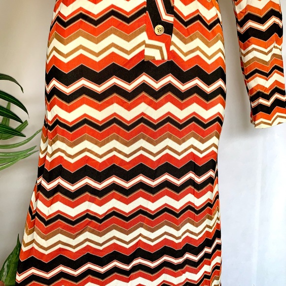 v i n t a g e :: Authentic Mod Zig Zag Chevron Dagger Buttoned Dress - Picture 5 of 14